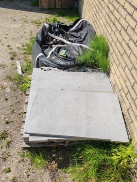 4 Gratis Tegels 90 bij 90 en zand