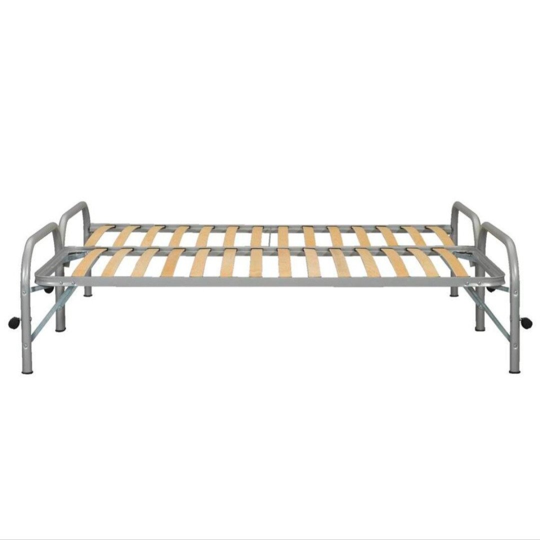 Bed met onderschuifbed met matrassen