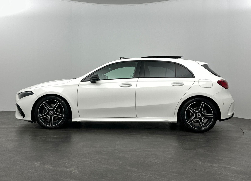 Mercedes-Benz A-Klasse 180 amg pano sfeer keyless camera btw
