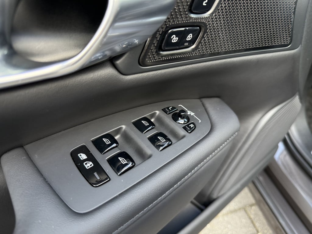 Volvo V90 t6 398pk awd recharge ultra dark full options-trekhaak
