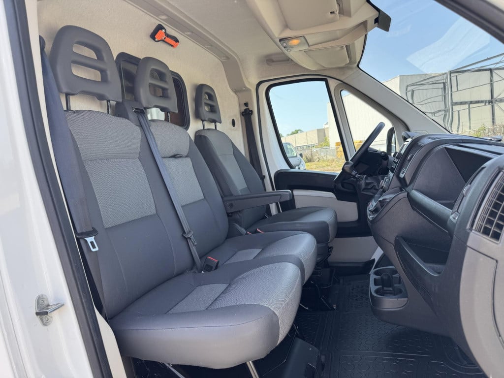 Peugeot Boxer 330 2.0 bluehdi l1h2 premium 3-persoons | trekhaak | kastinbo