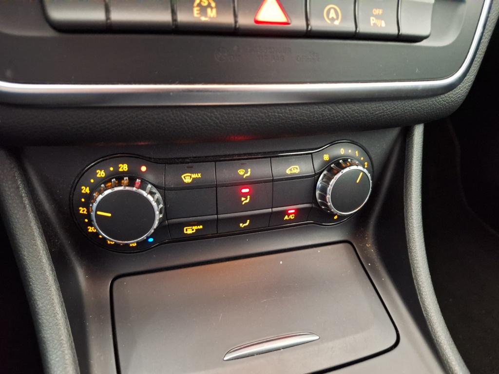 Mercedes-Benz Cla 180 ambition | amg