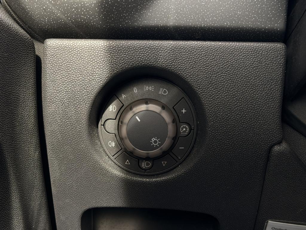 Opel Corsa 1.4-16v cosmo | radio | climate control | half leder |