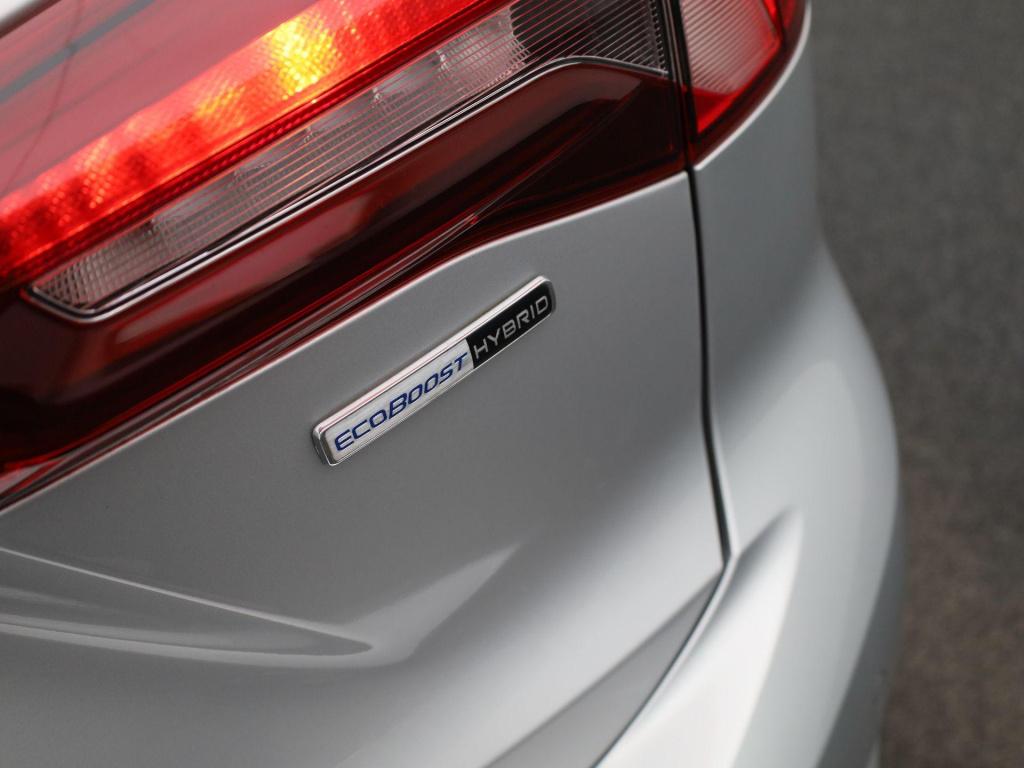 Ford Focus wagon 1.0 ecoboost hybrid connected | parkeer sensoren | navigat