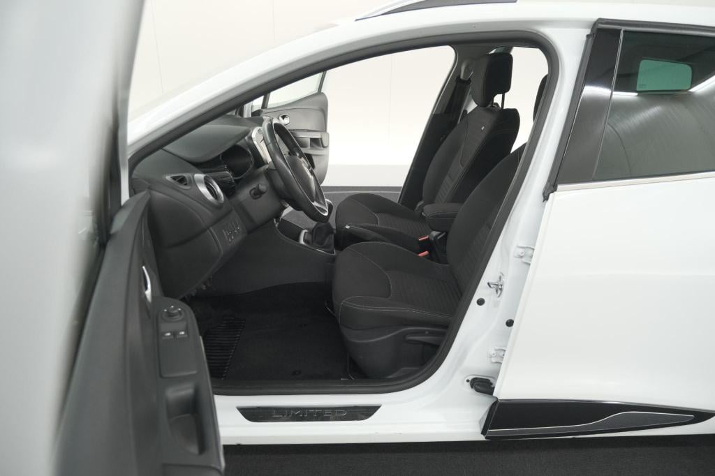 Renault Clio estate tce 90 limited | parkeersensoren | navigatie | airco