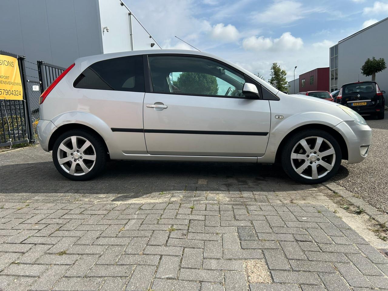 Ford Fiesta 1.3 Futura Airco/16" LM Velgen/Verwarmde Voorruit/APK 21-12-26