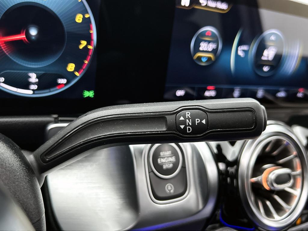 Mercedes-Benz Glb 180 business solution amg | panoramadak | sfeerverlichtin