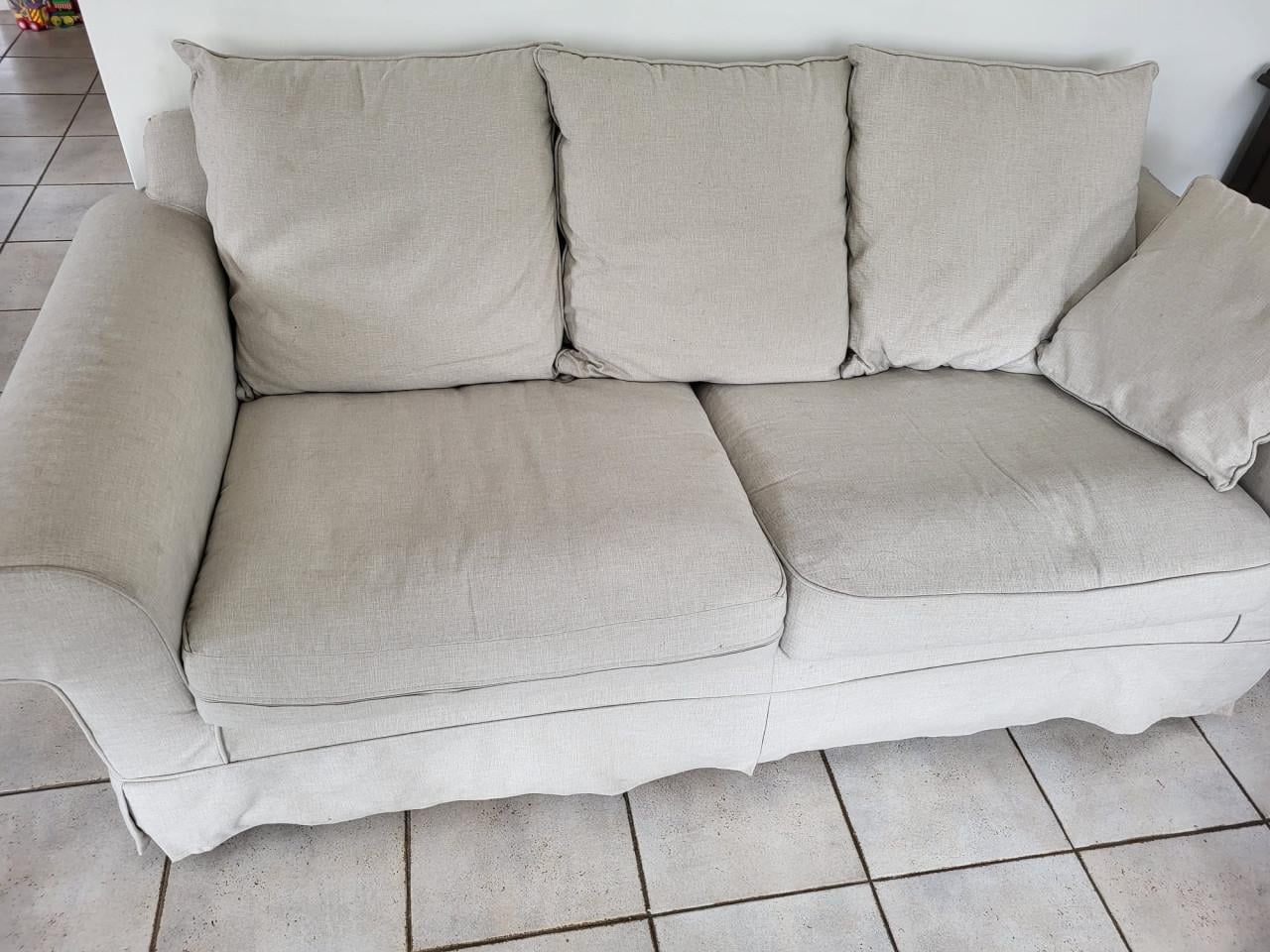 Gratis op te halen 2 driezitsbanken in goede staat