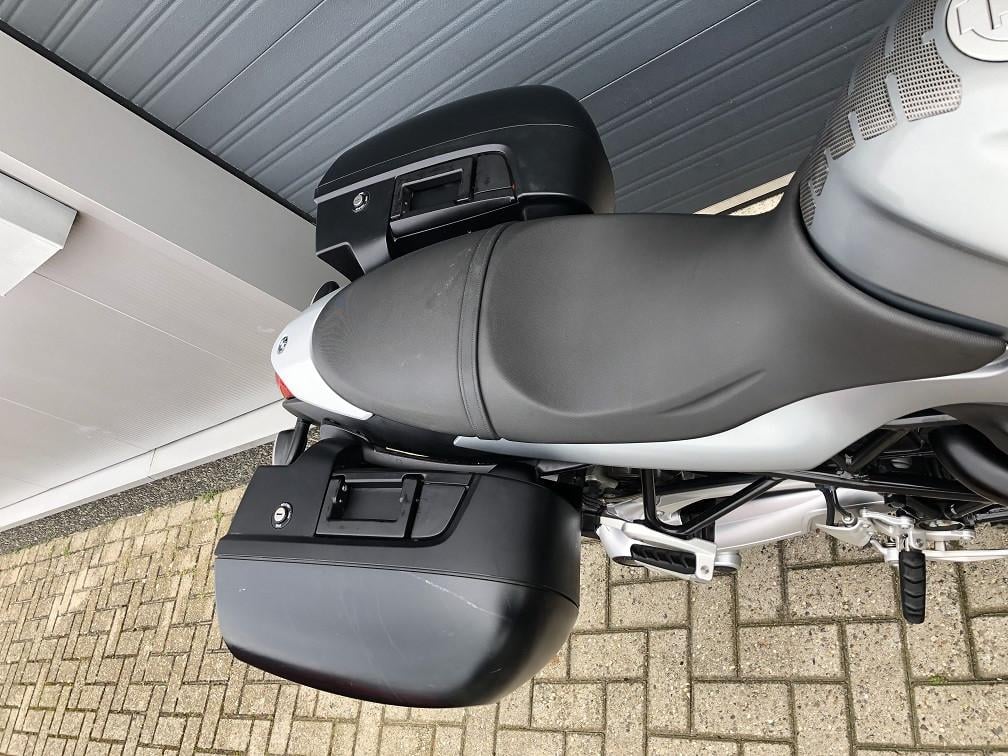 Mooie BMW R1200R uit 2007 met ABS, kofferset, valbeugel etc, rijklaar €4250