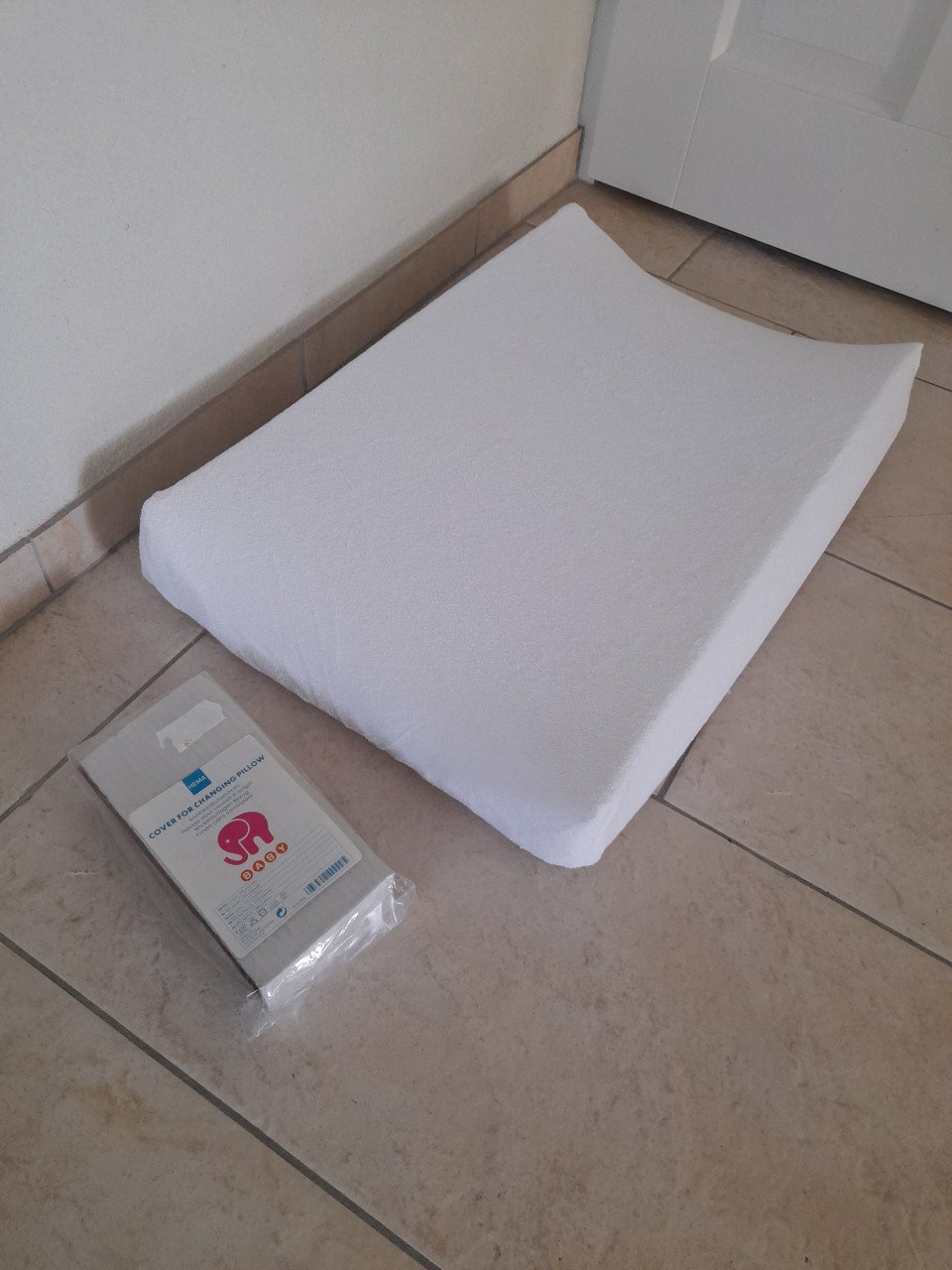 Aankleed kussen met nieuwe hoes (in goede staat )