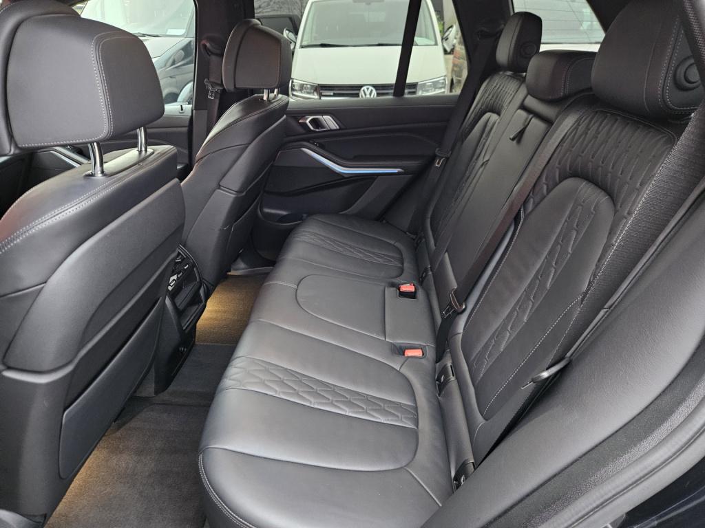 BMW X5 xdrive45e m-sport | achterasbesturing | trekhaak | luchtvering