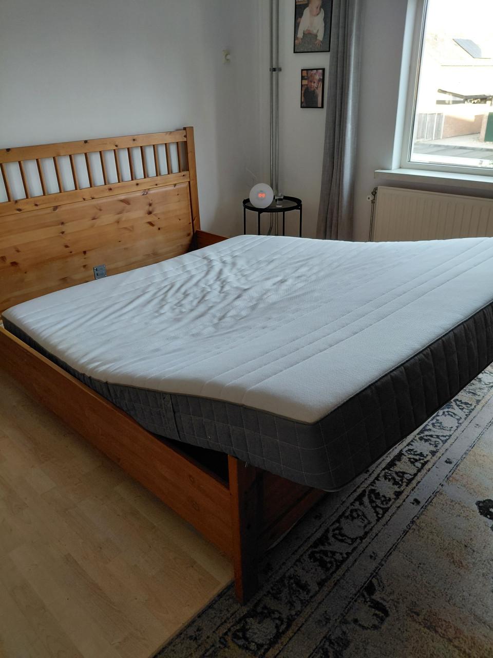 Houten ledikant met matras