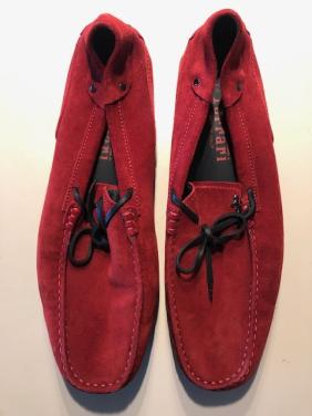 Sportieve zomerschoenen. Unieke loafers €80  Rood