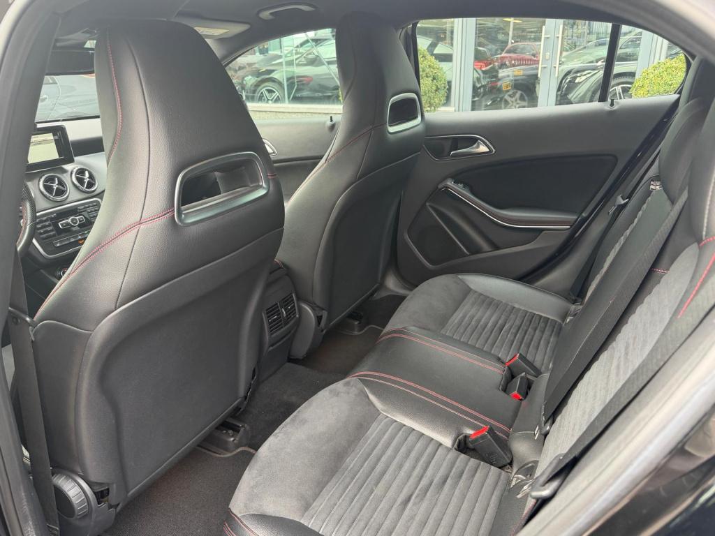 Mercedes-Benz Gla-klasse 200 ambition amg line l stoelverwarming l intellig