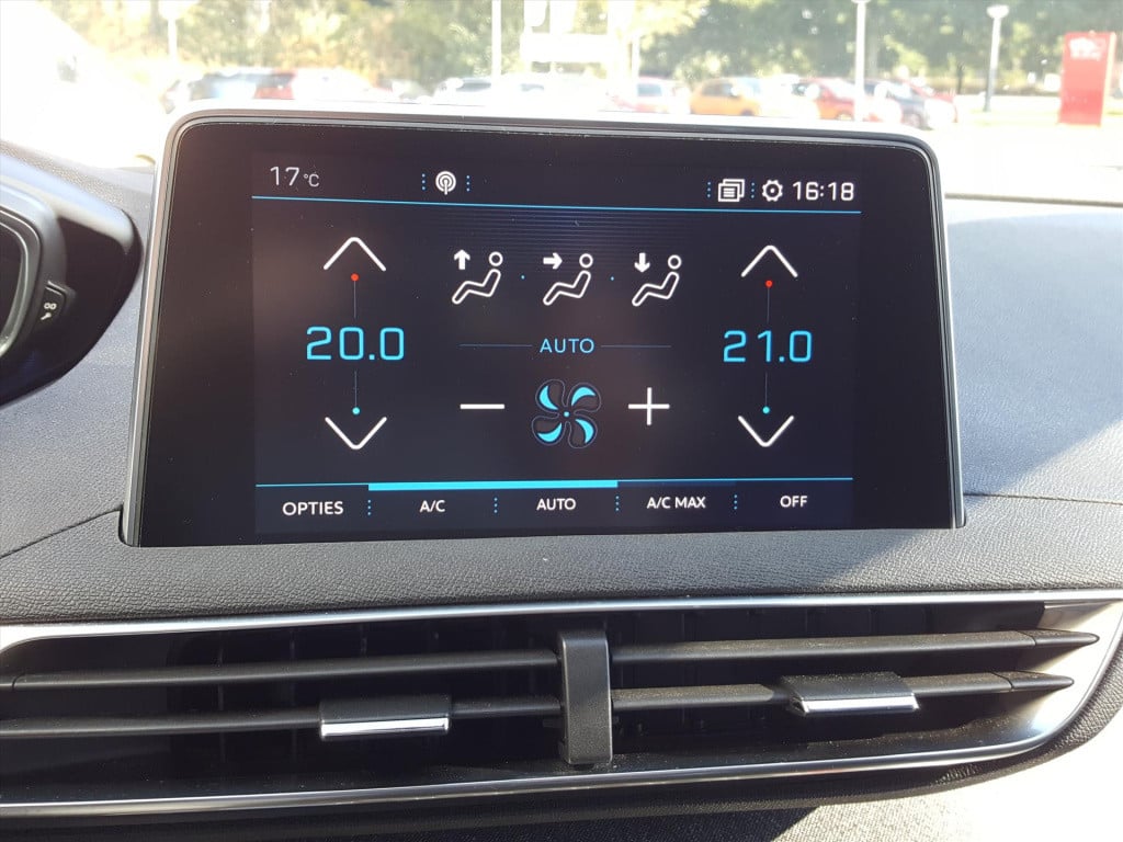 Peugeot 3008 1.2pt 130pk allure trekhaak | navi | apple carplay & android a