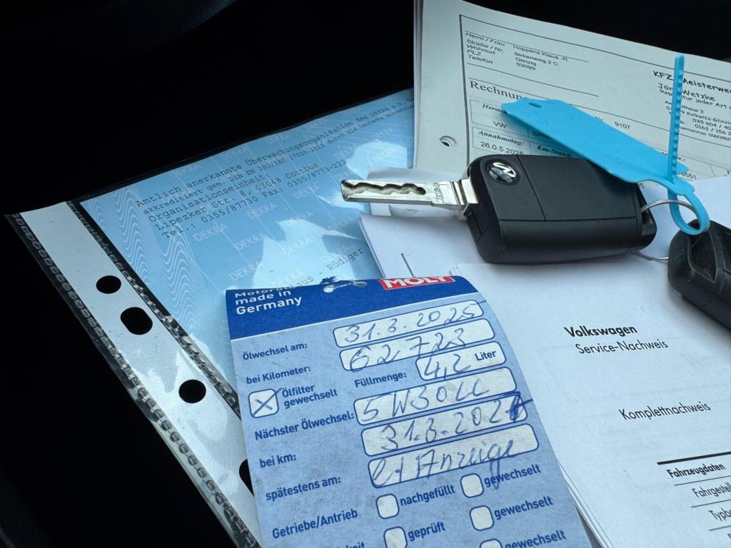 Volkswagen Golf 1.0 tsi * panoramadak * camera * navigatie * massage stoel