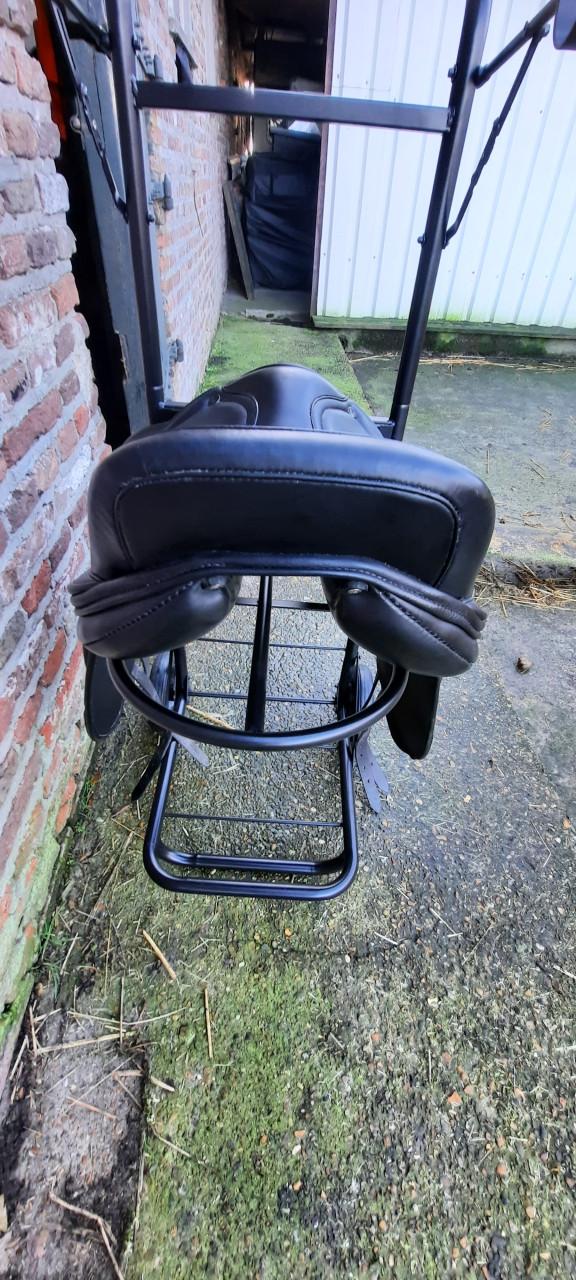 Eventingzadel/springzadel zwart 17 inch