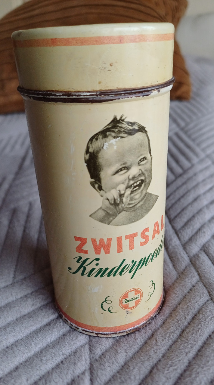 Zwitsal babypoederblikje