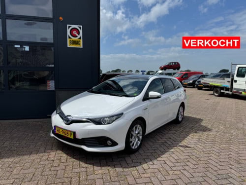 Toyota Auris 1.8 hybrid lease pro