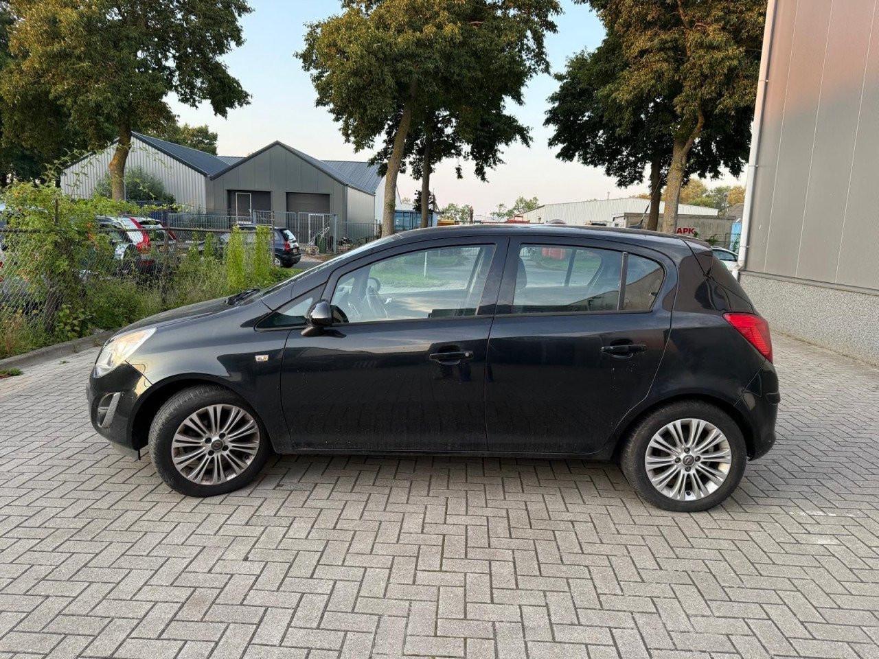 Opel Corsa 1.4-16V Cosmo 164.196KM