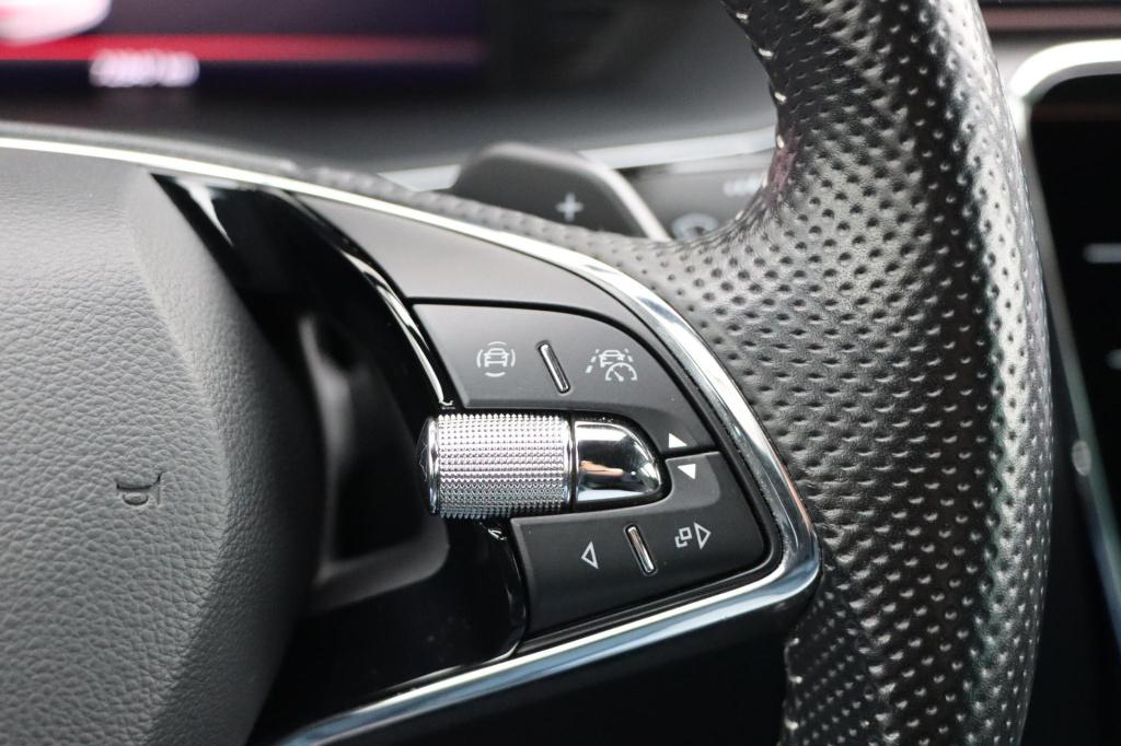 Skoda Superb combi 1.4 tsi iv sportline business 218pk dsg6