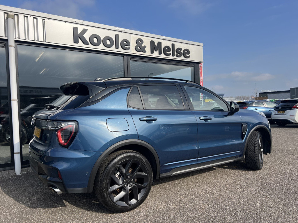 Lynk & Co 01 1.5 261pk plug in hybrid , zwarte velgen , panodak , 360 camer