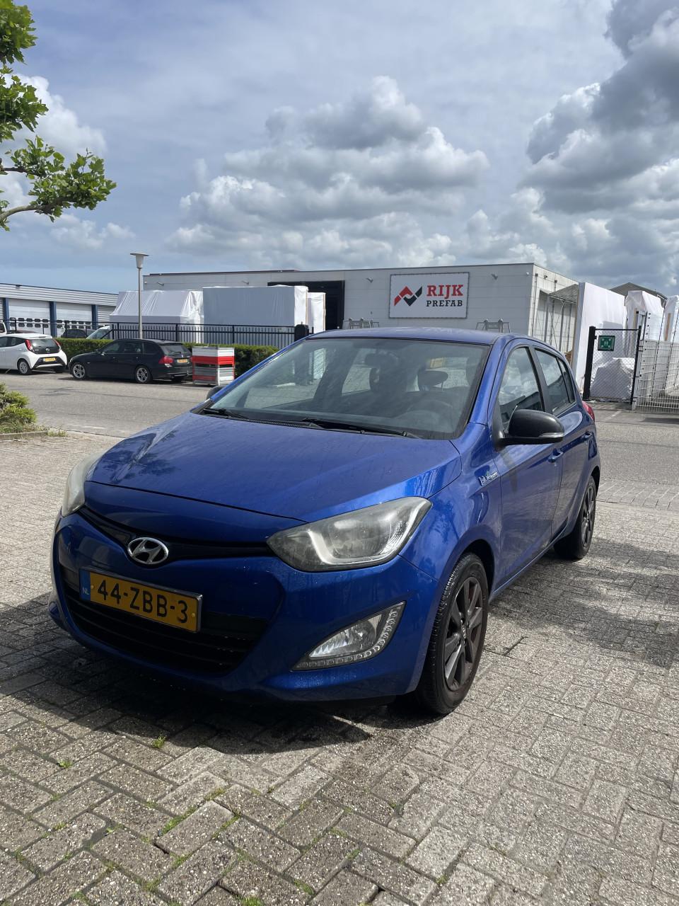 Hyundai i20 1.2| 5-DRS 2012 Blauw - DEFECTE KOPPAKKING