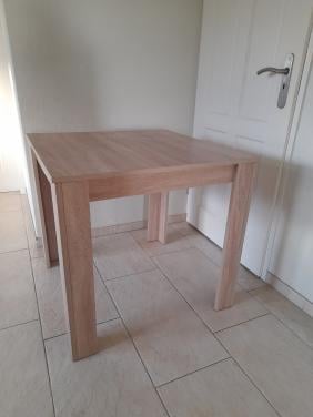 Nette tafel 80 x 80  x 75 H (z.g.a.n.)