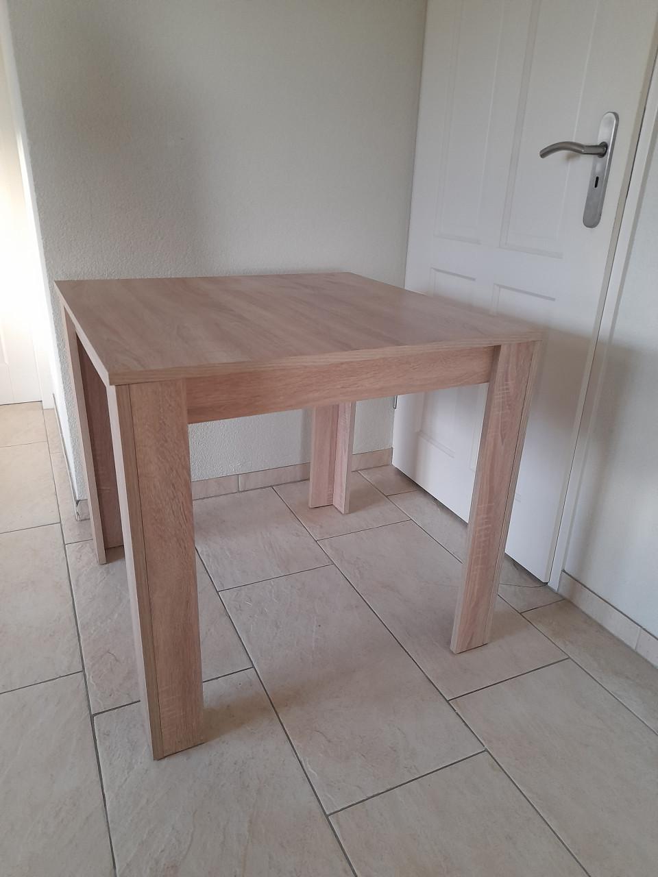 Nette tafel 80 x 80  x 75 H (z.g.a.n.)
