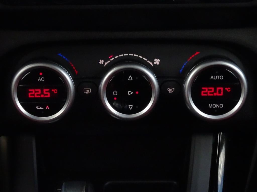 Alfa Romeo Giulietta 1.4 t distinctive leder | navi | 18"