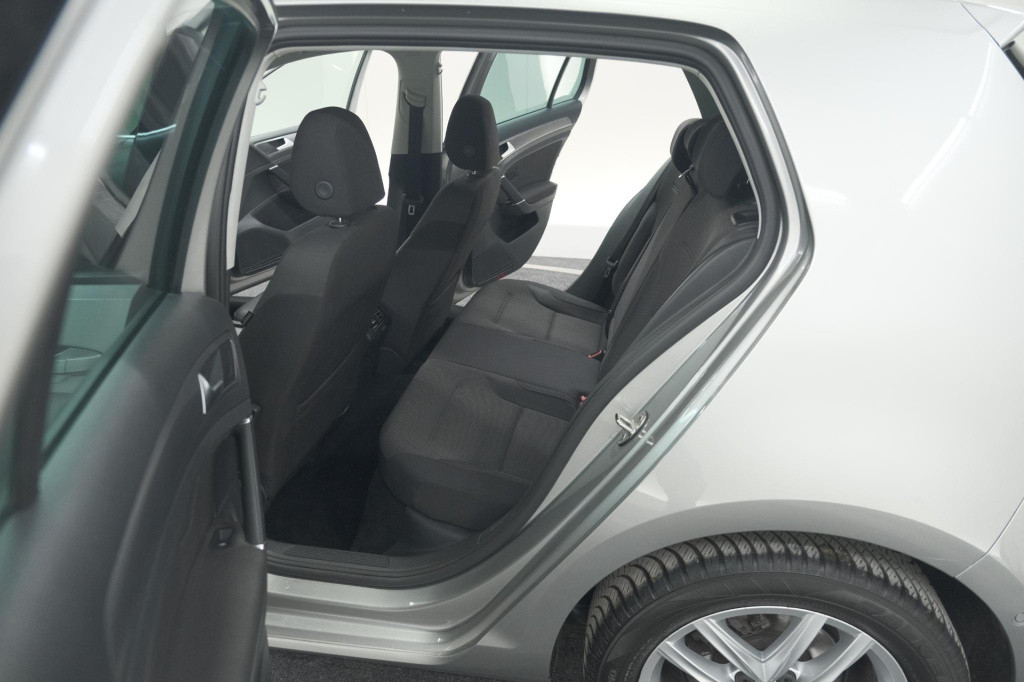 Volkswagen Golf 1.0 tsi 110pk highline | adaptieve cruise control | apple c