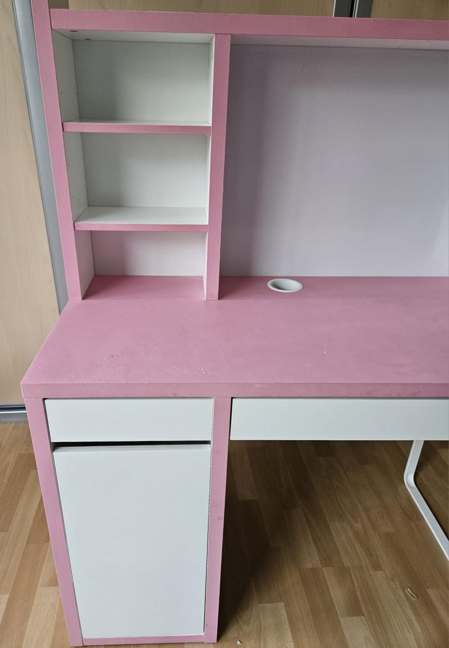 Bureau roze/wit geschilderd