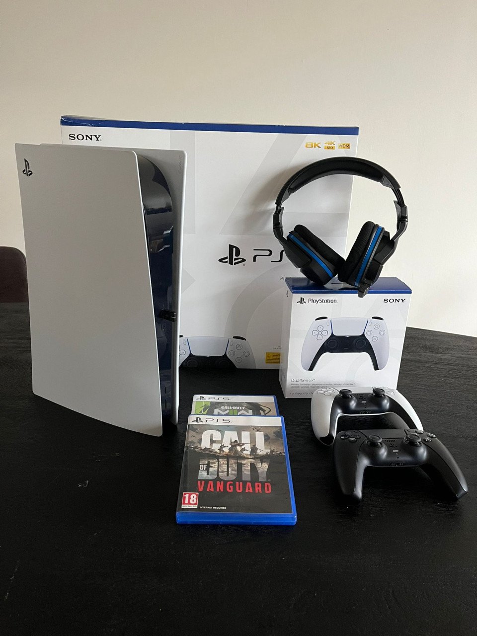 Playstation 5 (Disc Edition) + 2 controllers + draadl. heads