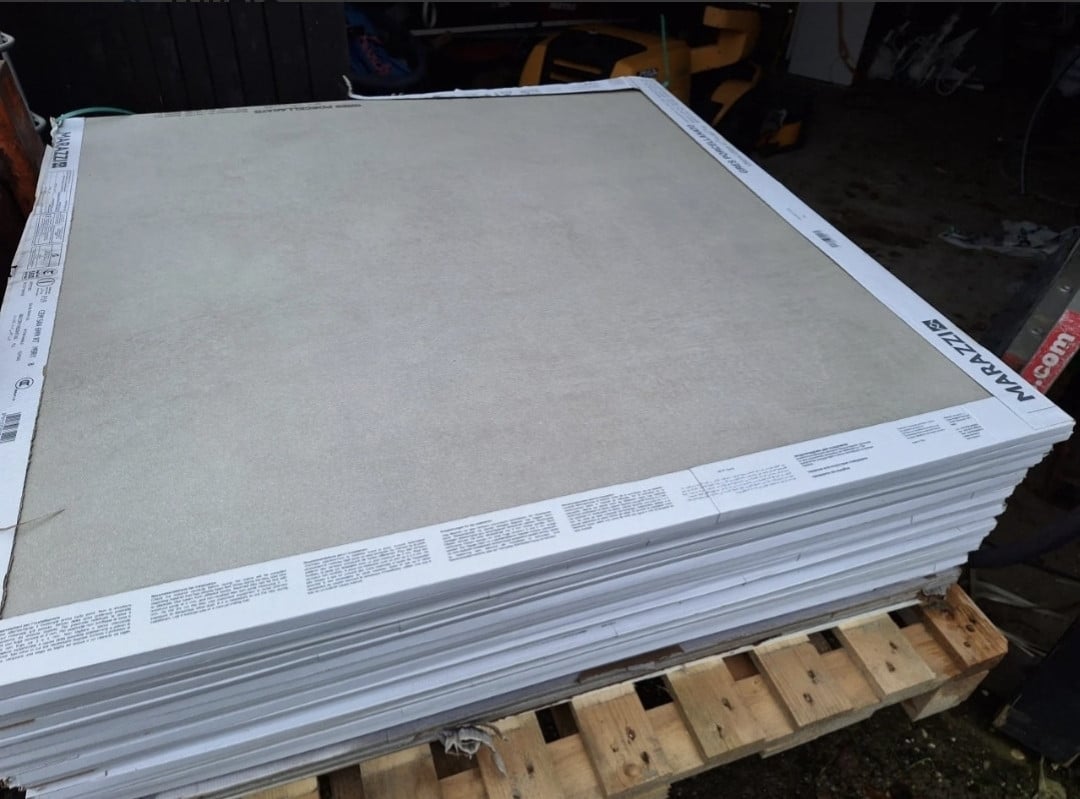 Grijze binnen tegels 120X120cm NIEUW.