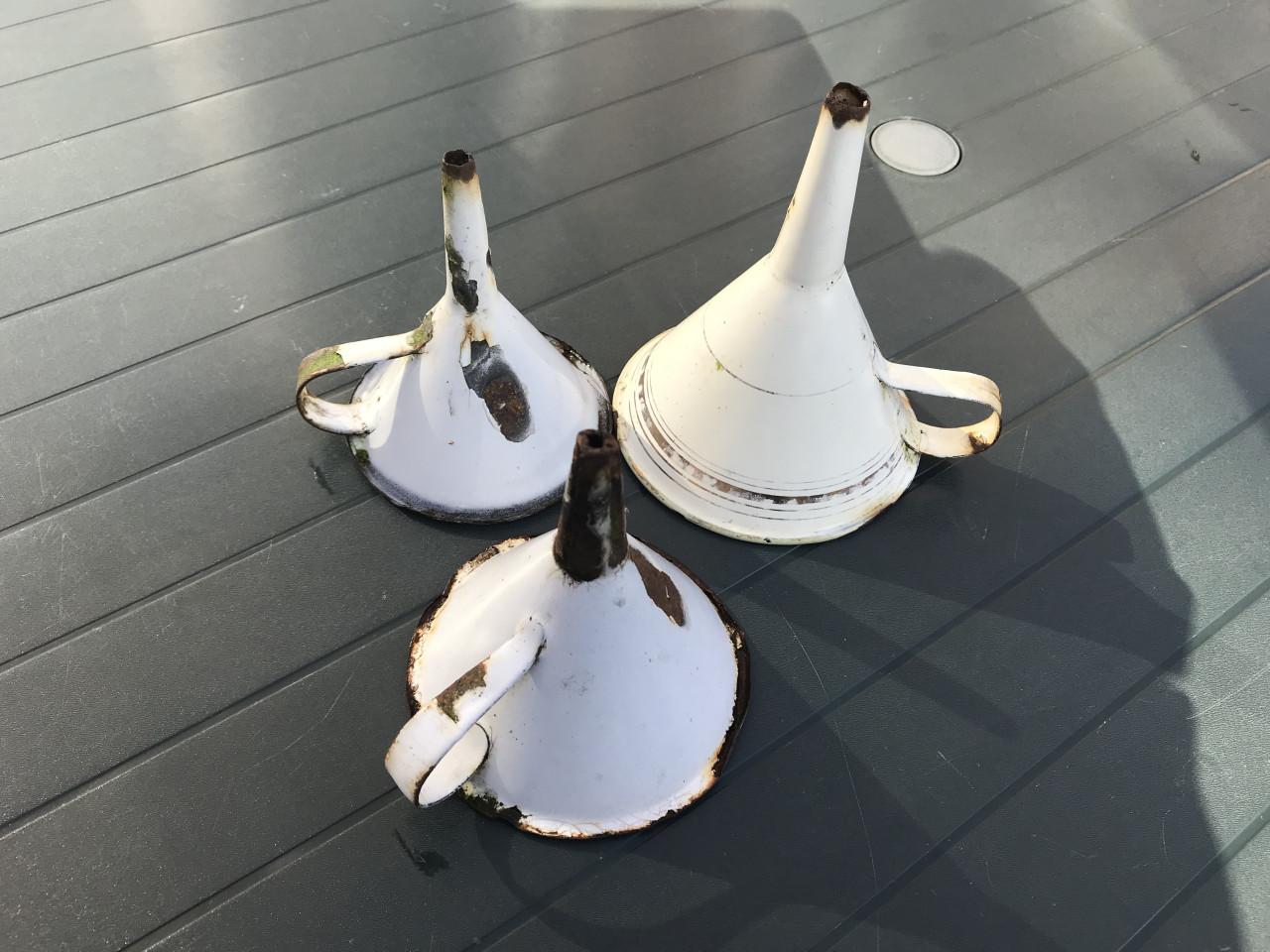 Emaille brocante zeef en trechters