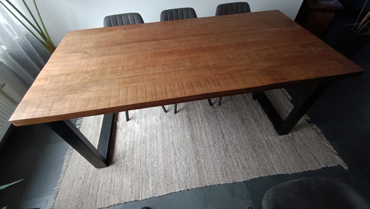 Eettafel Mangohout