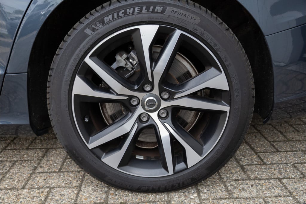 Volvo V60 2.0 t6 plug-in hybrid awd plus dark ✅leer✅cam✅cc✅wint.pakk.