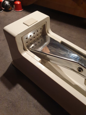 Zeer nette witte vintage brabantia maitre frietsnijder...