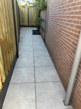 15 m2 nieuwe keramische tegels 60x60x3 cm over op een klus!
