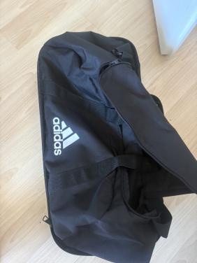 Adidas voetbaltas met schoenenvak.