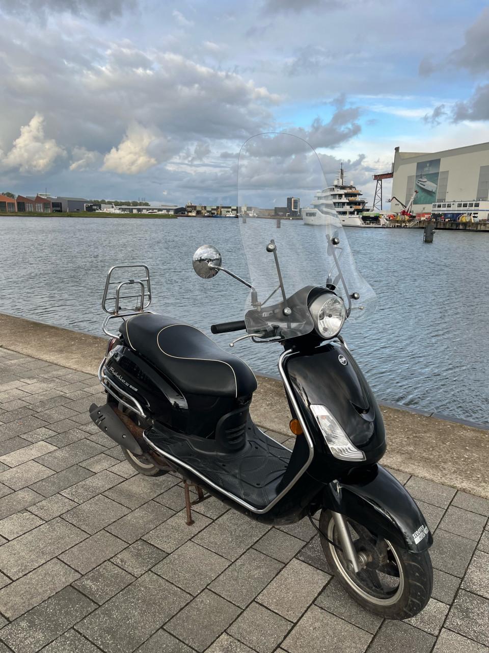 Sym fiddle 2 blauw kenteken