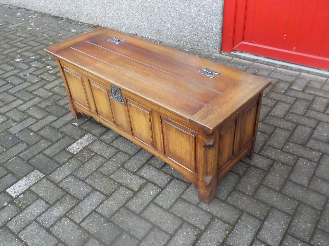 Massief eiken dekenkist in goede staat