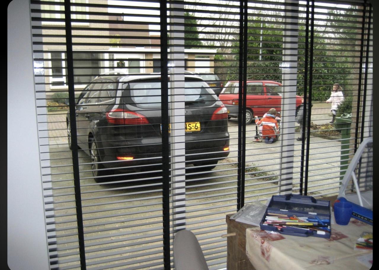 Houten jaloezieën zwart (luxaflex van Sunway)