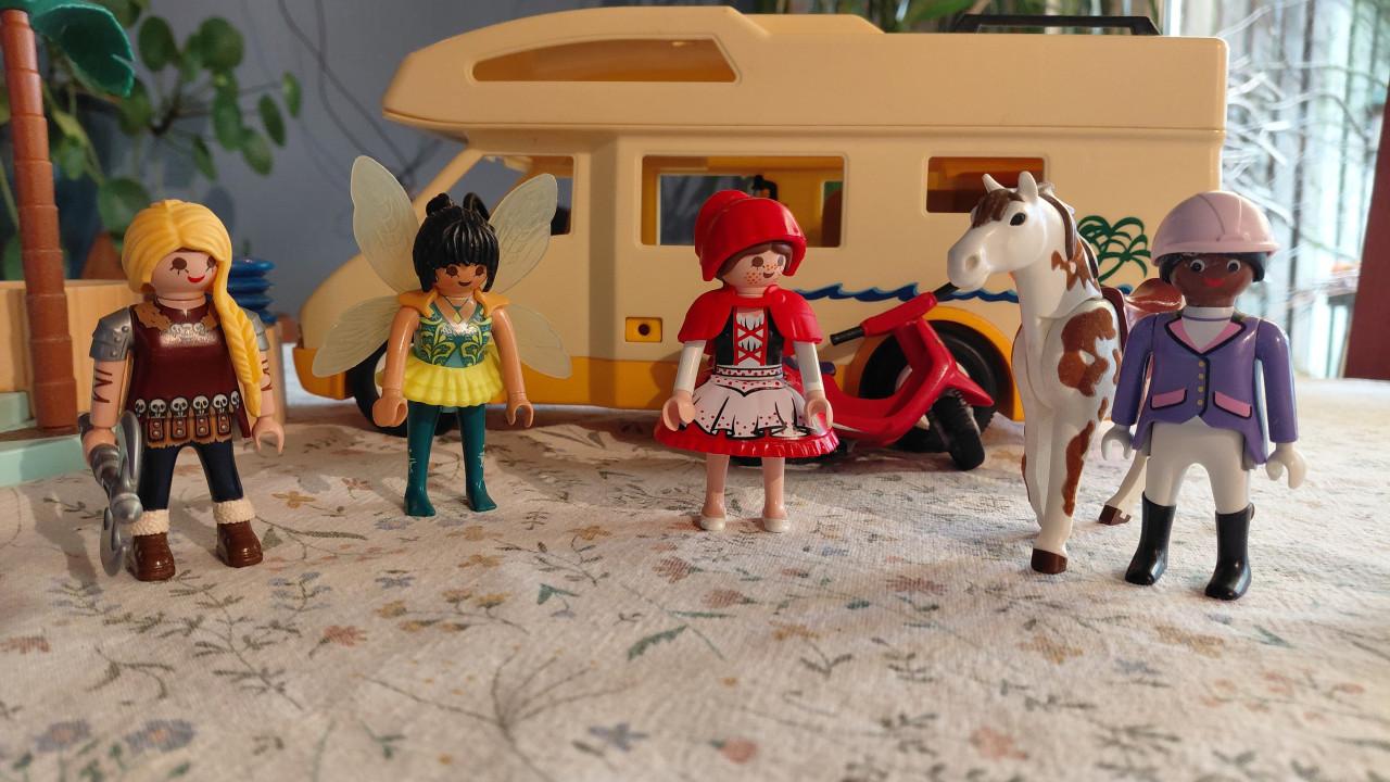 Playmobil camper en zwembadje en meer!