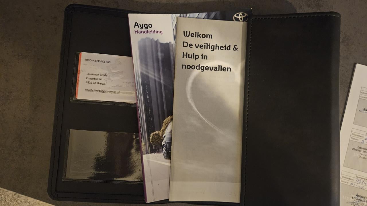 Zuinige 5drs TOYOTA AYGO Dynamic Navigator 2011 / NL AUTO / NAP / APK 03/27