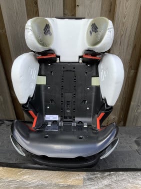 Opruimen: Maxi-cosi zonder bekleding aangeboden.