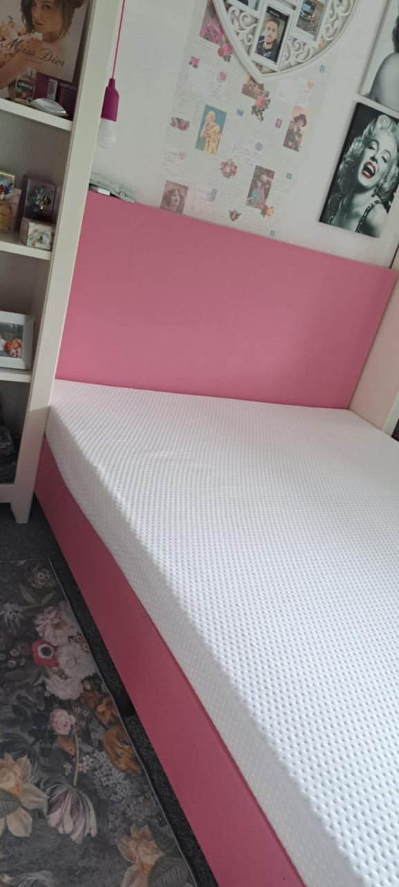 BOXSPRING ROZE 140X200 CM MET MATRAS OF ZONDER MATRAS.