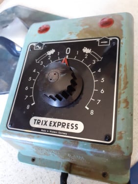 TRIX treintrafo; 12 V AC ? 0 - 12 V DC.