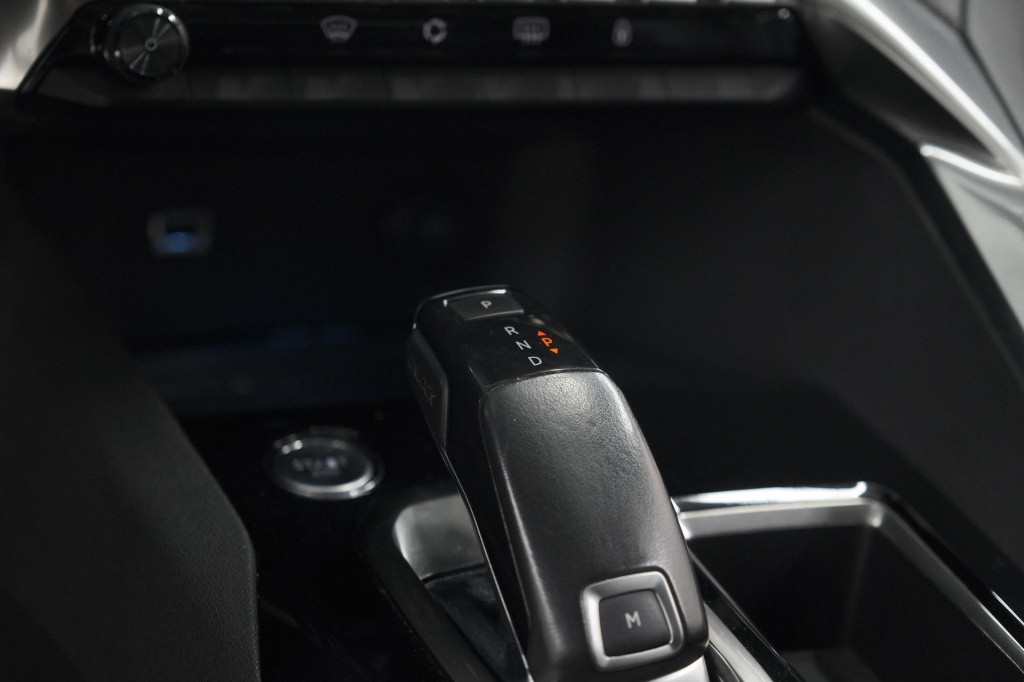 Peugeot 3008 puretech 130 eat6 allure | camera | navigatie | apple carplay 