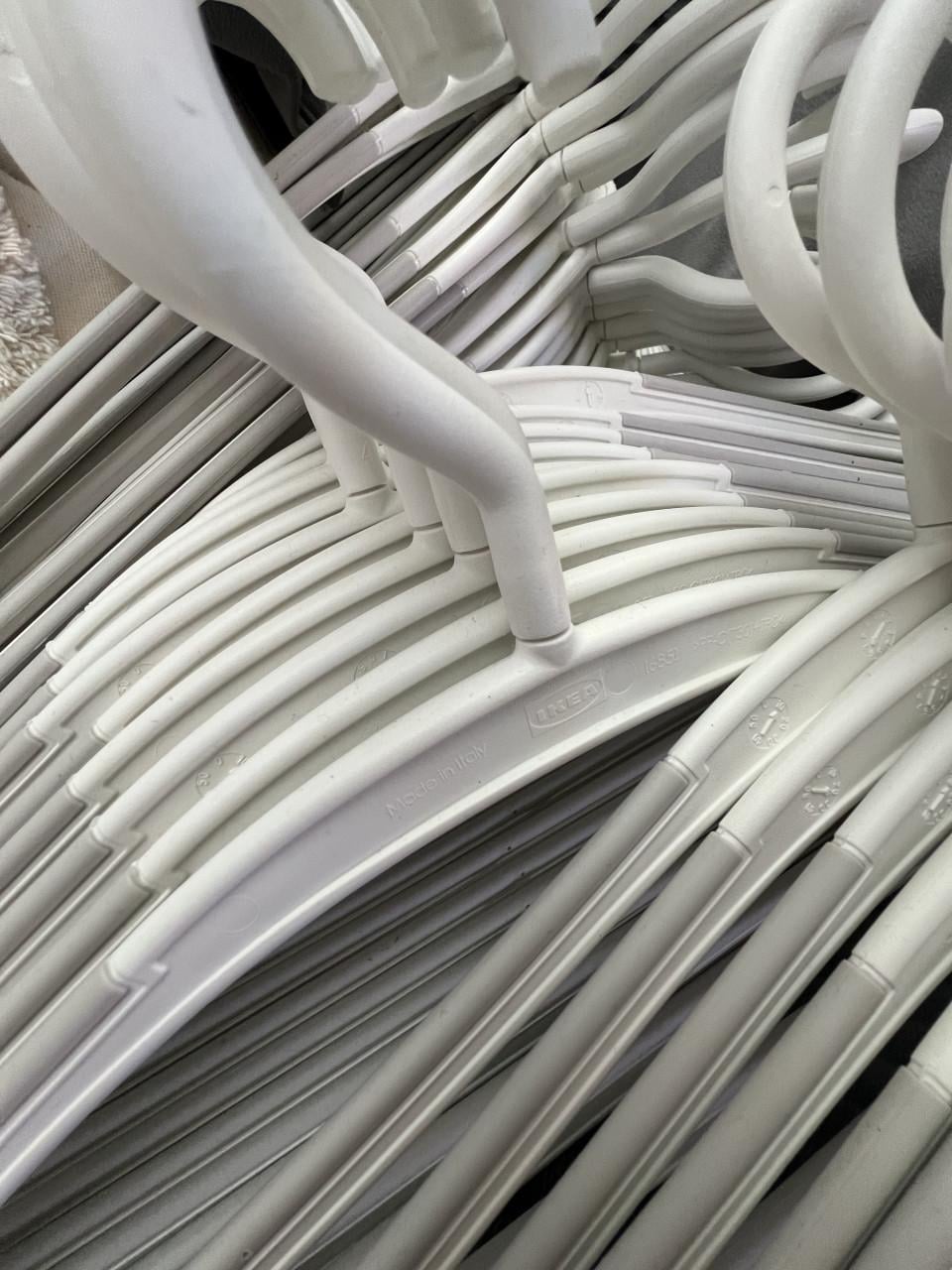 Witte IKEA kledinghangers – 38 stuks – zo goed als nieuw